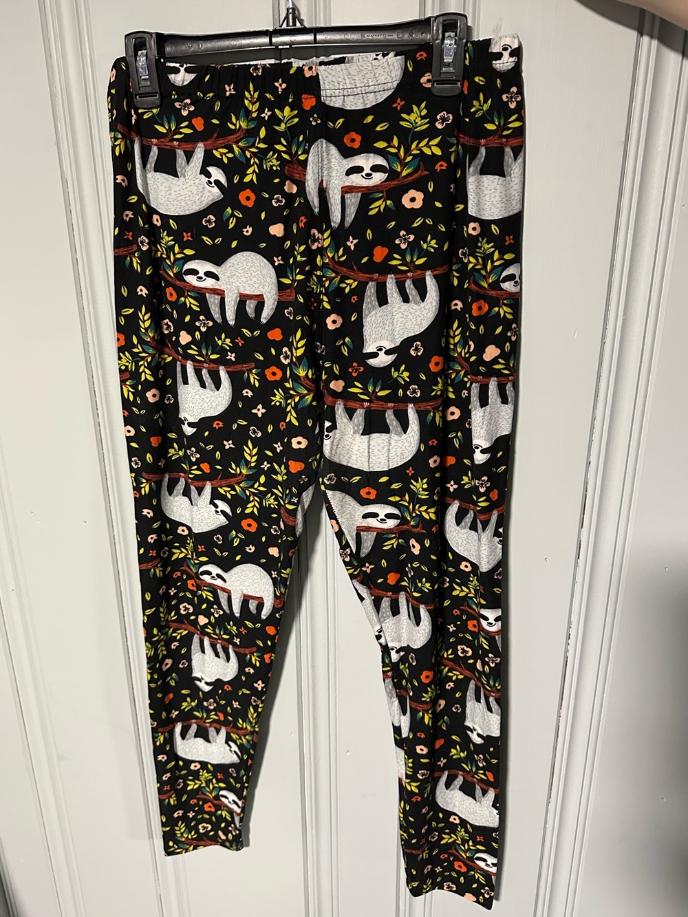 Rare Vintage Agnes & Dora Sloth Print Black Leggings with Floral Accents sz XL